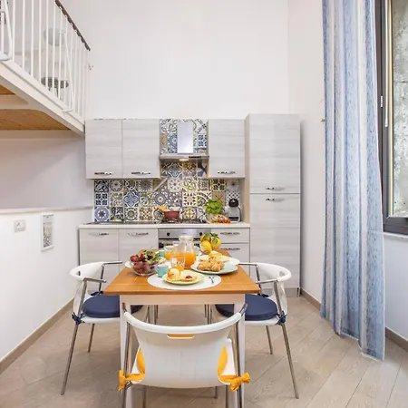 Apartment Cosy House Under The Arches In Old Town Sorrento