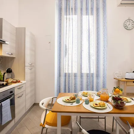 Apartment Cosy House Under The Arches In Old Town Sorrento