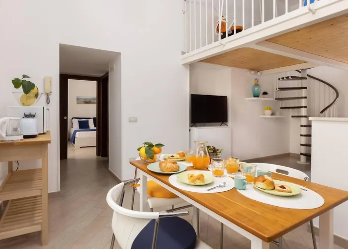 Апартаменты Cosy House Under The Arches In Old Town *